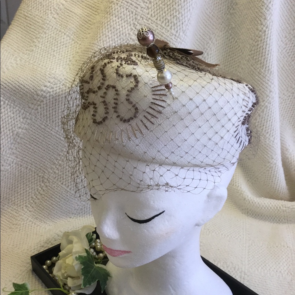 Sweet Ivory Pillbox Hat Veil-Pin